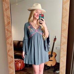 Umgee Bohemian Boho Gray Bell-Sleeve Dress with Pink Embroidery Small